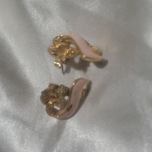 Vintage Avon Gold plated heart ❤️ earrings with roses 🌹